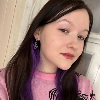 Логотип @kateanswer - катя отвечает