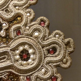 Логотип @katembroideress - Вышивальщица