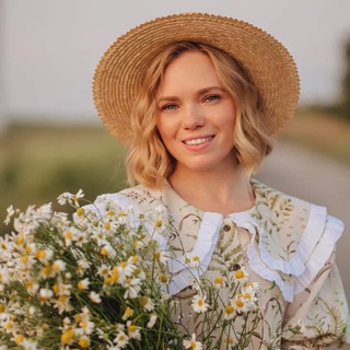 Логотип @katerina_tabakova - Екатерина Табакова 💚 Путешествия