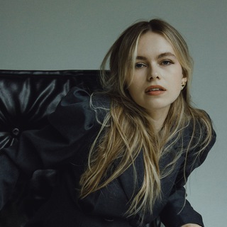 Логотип @kattotalk - катя говорит и показывает