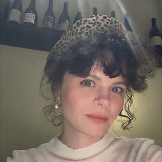 Логотип @katyapopovaschool - Бесполезные воспоминания галериста
