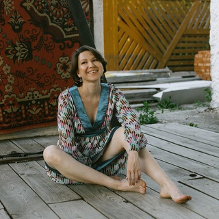 Логотип @kazakova_tarot_chat - Сны и корни | Чат