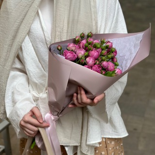 Логотип @khaniwestt - лучик света 💘