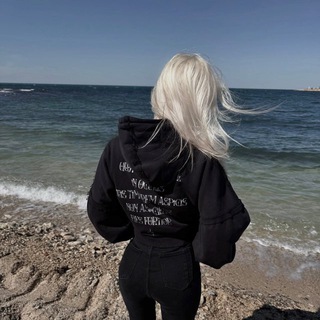 Логотип @killerblondie - killerblondie