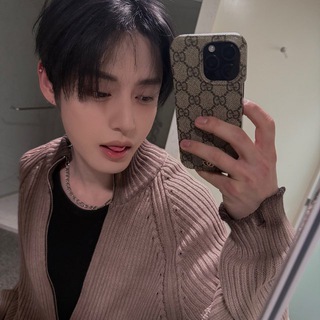 Логотип @kimjw98 - la tendresse de décembre