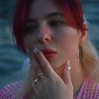 Логотип @kimminraart - mira's room