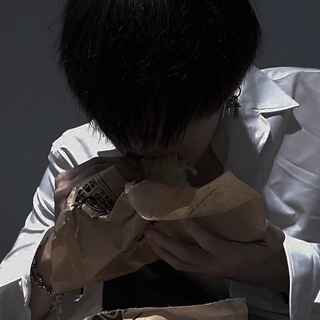 Логотип @king_ofdespair - улица в огне.