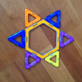 Логотип @kinoandvino - Кино, вино и домино