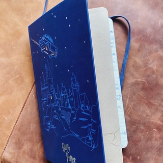 Логотип @kinobloknotik - Блокнотик о кино