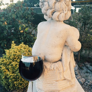 Логотип @kinomaniachnoe - Киноманьячное