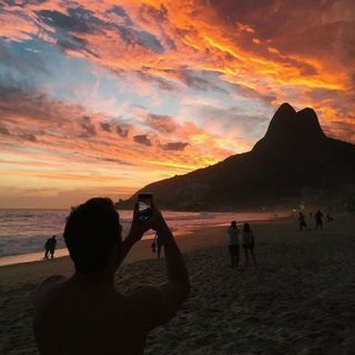 Логотип @kinomax_kz - 𝓐.