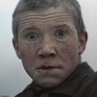 Логотип @kinowino - кино и вино александра залесова