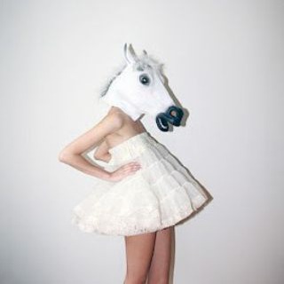 Логотип @kinvpaltovidgucci - Кінь в пальто від Гуччі