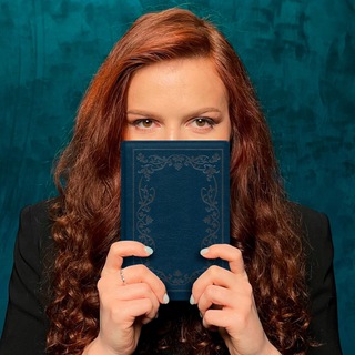 Логотип @kira_whattoread - Кира, что почитать?