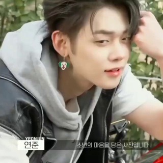 Логотип @kisskmartvkook - домашний ребенок.