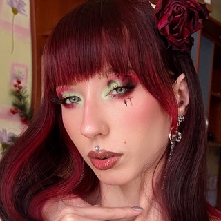 Логотип @kitsunemua - Взгляд Кицу́нэ