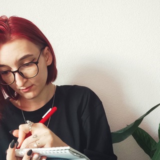 Логотип @klimovawrites - Редактор с чашкой чёрного