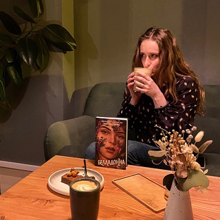 Логотип @knigiitochka - книги и точка.