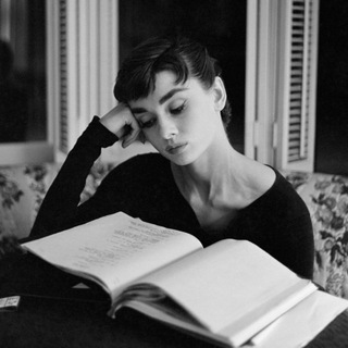 Логотип @knigivikiya - КнигиВикия