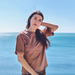 Логотип @knigoman_milton - Три грани Нины | книги, мифы и любовь