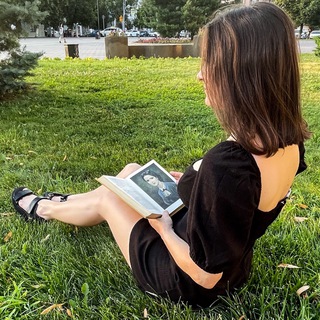 Логотип @knigowomen - Записки книгоженщины