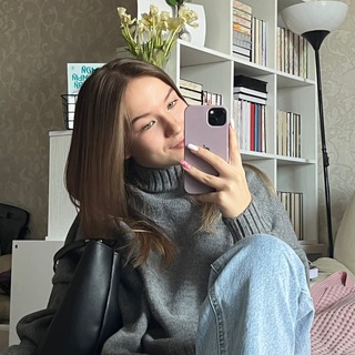 Логотип @kniiizhnyidom - книжный домофон🗣