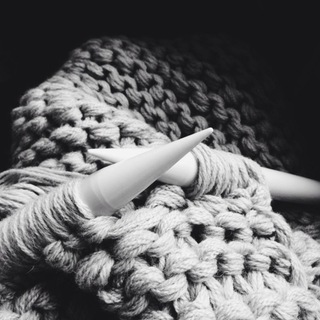 Логотип @knitit - Knit me
