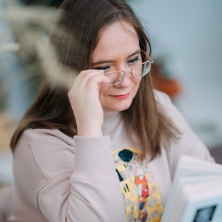 Логотип @knizhkipolishki - Книжки Полишки. Магазин детских книг в Иркутске