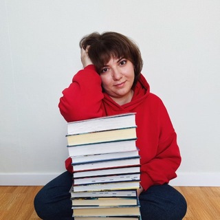 Логотип @knizhnaya_bloginya - книжная блогиня