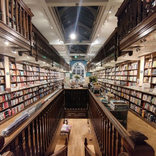 Логотип @knknmag - Книги и книжные магазины