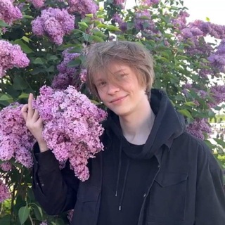 Логотип @knopwetyt - тут кнопве