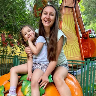 Логотип @kochetovavika - Материнство для чайлдфри сурмама Виктория Кочетова