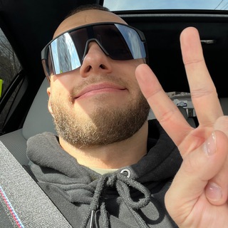 Логотип @kolyannutichego - колян батищев