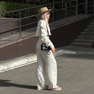 Логотип @komaridka - k o m a r i d k a