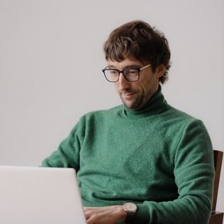 Логотип @korenev_ai - Korenev AI - GPT в тапочках🩴