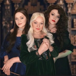 Логотип @korotessa - змееподобные и котенкообразные