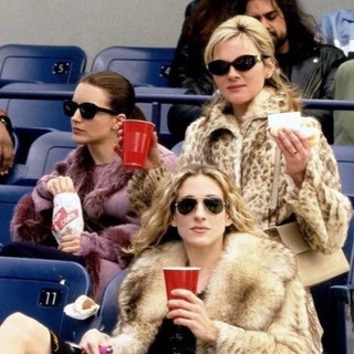 Логотип @kostyumforweekend - выходной костюм🩰🤎🪽