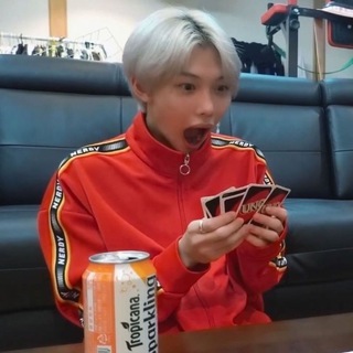 Логотип @kpopchatlo - Болтовня о кпопе👀