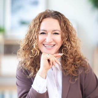 Логотип @krasnova_myshlenie - Мышление на миллион с Аленой Красновой