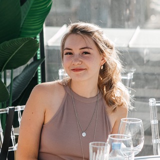 Логотип @krishaustova - Крис про WB