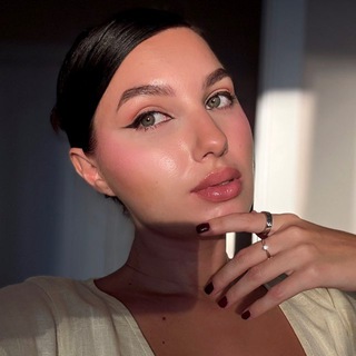 Логотип @kristikwolfik - Крис Вольф болтает 💅