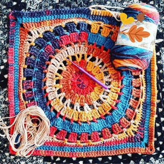 Логотип @kruchkomshal - Вяжем крючком. Шаль⚡️Палантин⚡️Плед