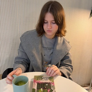 Логотип @kseeeninzreads - живу в книжном мире