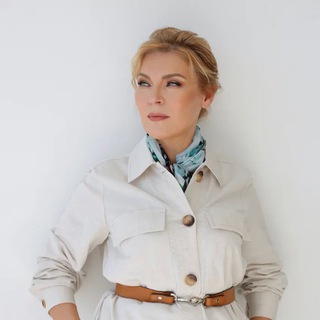 Логотип @kuzminatraveler - Английский для путешествий