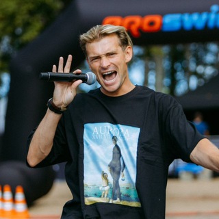 Логотип @kuzminprosport - Бегущий Комментатор