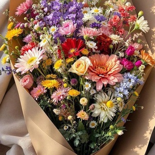 Логотип @kzn_flo - 𝕂ℤℕ 𝔽𝕃𝕆 🤍 ЦВЕТЫ И БУКЕТЫ