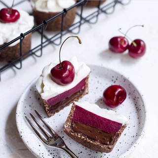 Логотип @labrauni - "Lè - Brauni" cake