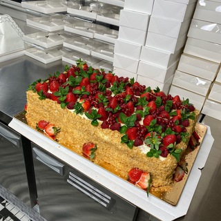 Логотип @lafamilia_cakebakery - LaFamilia_cakebakery