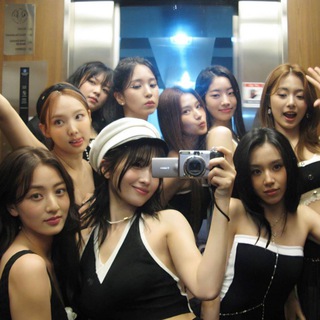 Логотип @lairtwice - логово любви к твайс