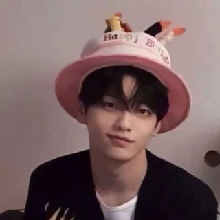 Логотип @lalalalallat - мае обсуждение🤨🤨